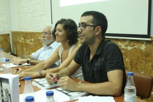 Daníel Ferrández durante la presentación del libro junto a  a María Jesús Pérez y Francisco Moreno 